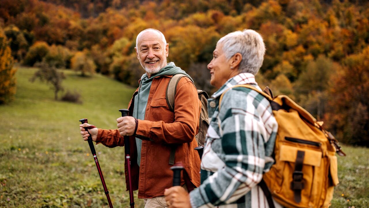 Caminar es uno de los ejercicios más saludables para aliviar el dolor de rodillas.