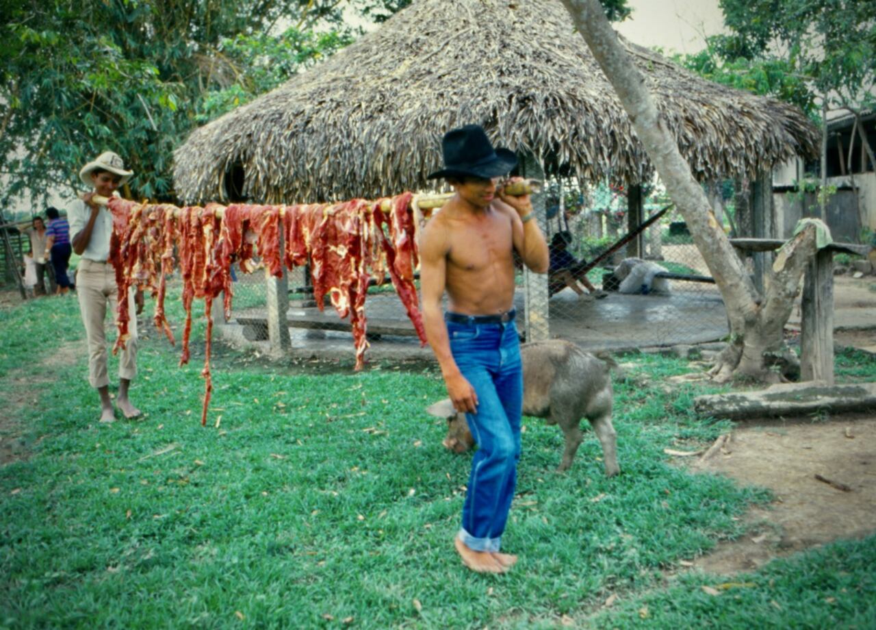 Casanare, Río Charte.. Programa Pedro Flórez, Llanero, Músico y Guerrillero. Fotos: Vicky Ospina, Mayo 1986, Audiovisuales.