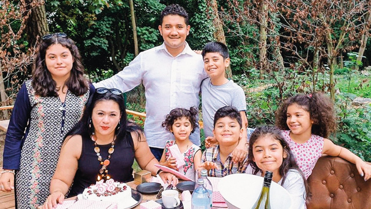 Iván y Xiomara en una reunión familiar con sus hijos en Berlín, Alemania. Aunque tenían una vida perfecta, todo cambió de un momento a otro.