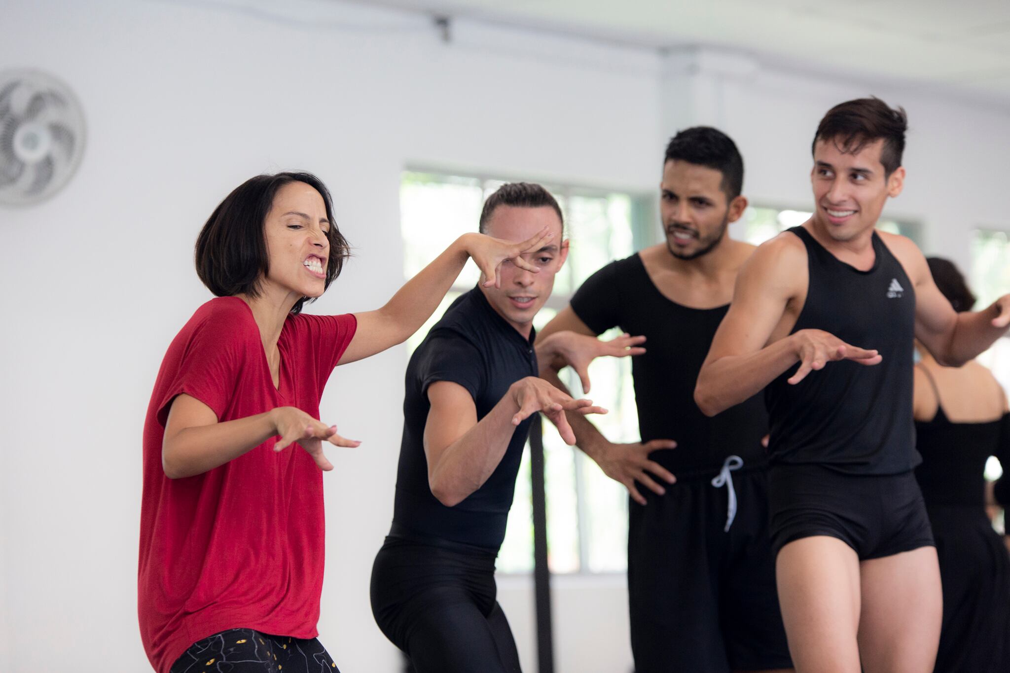 Anabelle López Ochoa, coreógrafa en el salón de ensayos