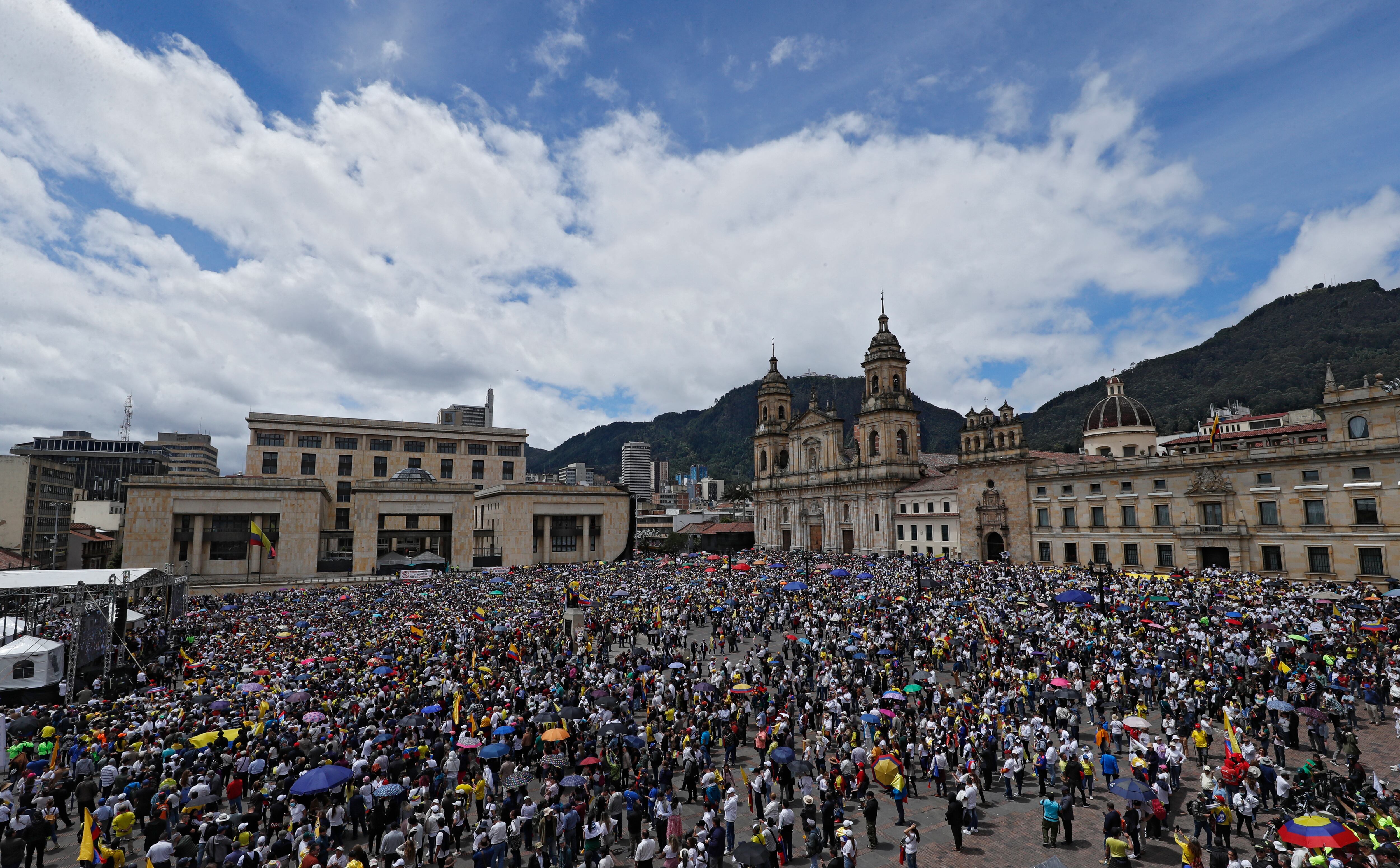 Miles de colombianos se dieron cita para protestar en contra de las reformas que busca aprobar el gobierno del presidente Gustavo Petro, en la llamada Marcha de la Mayoría.
cambio
Bogota junio 20 del 2023
Foto Guillermo Torres Reina / Semana