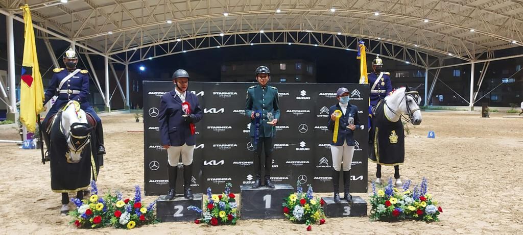 Cadete Santiago Ortega, campeón de salto equino cinco estrellas