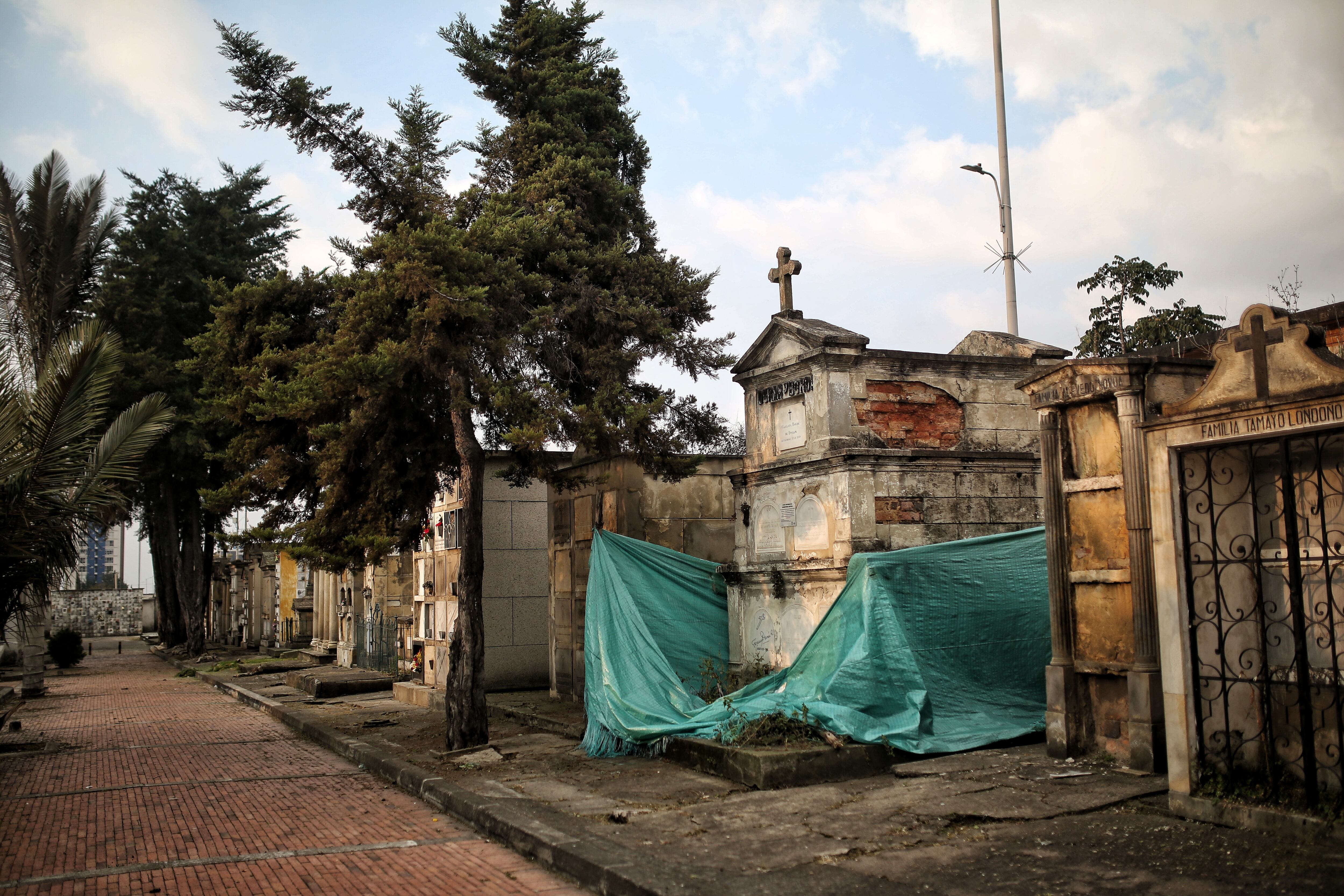 Eder Paradas 
Cementerio Central