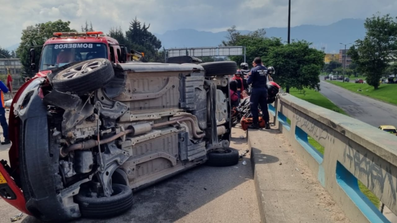 El accidente de tránsito habría dejado tres personas lesionadas.