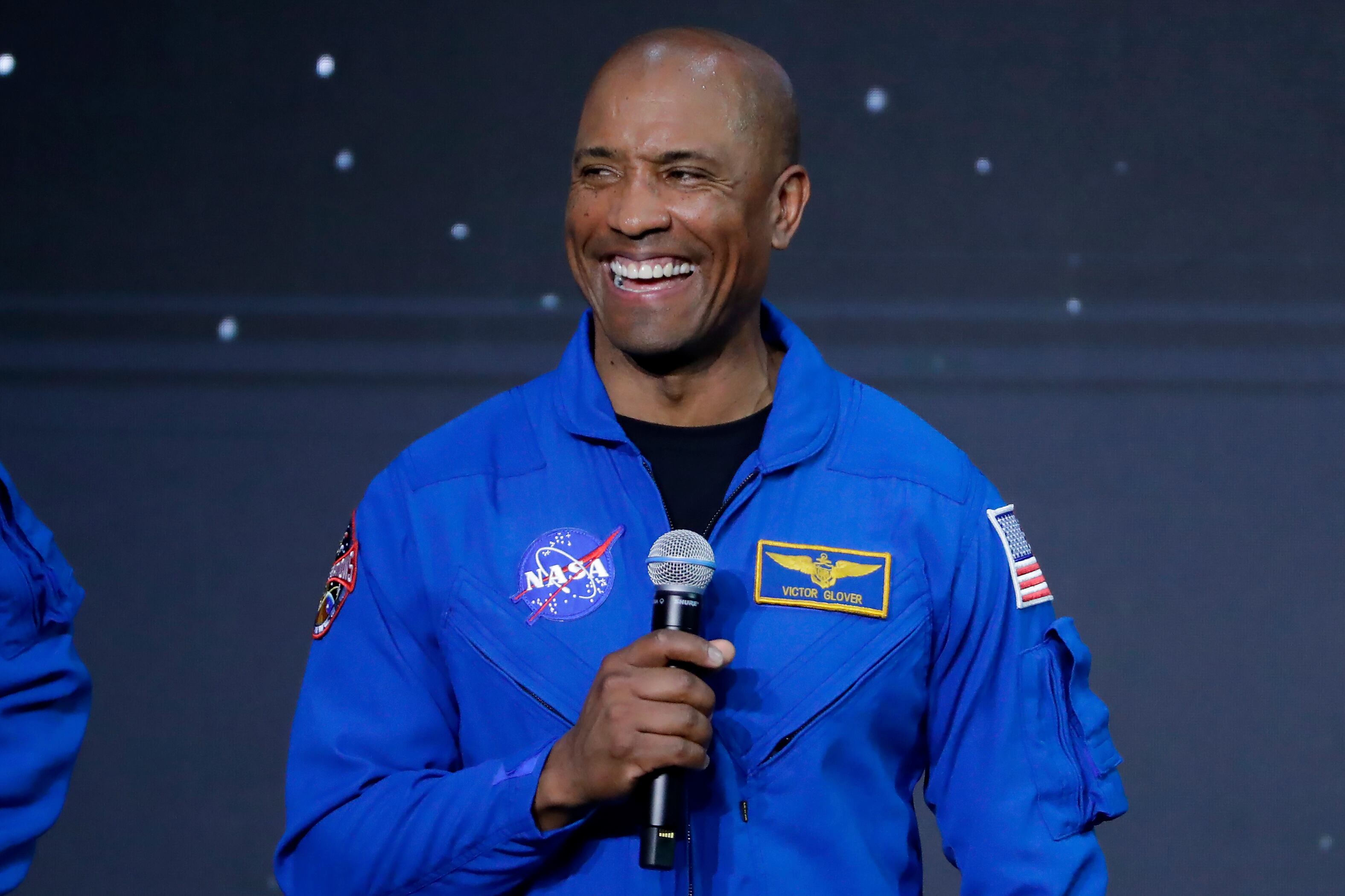 Victor Glover, afroamericano asumirá el rol de piloto de la misión.