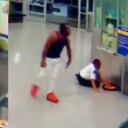 Golpiza a mujer en el metro de Nueva York.