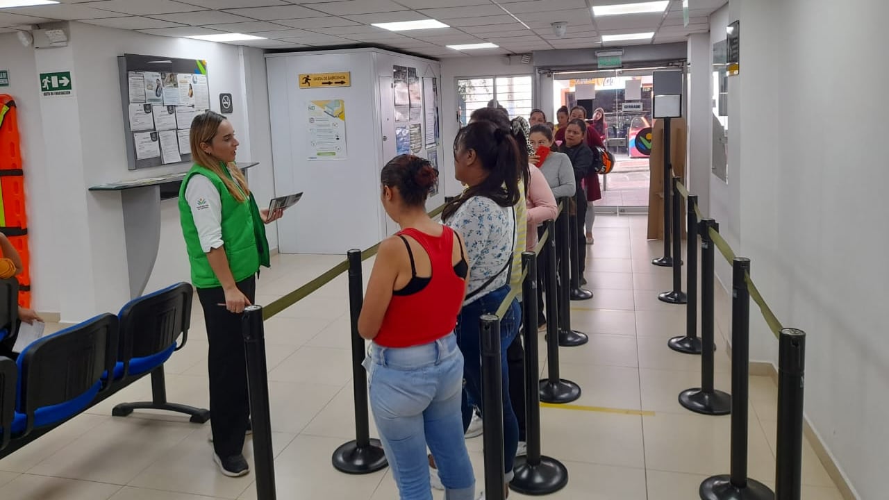 El Banco Agrario ha sido muy criticado tras las grandes filas que se registraron para reclamar el subsidio.