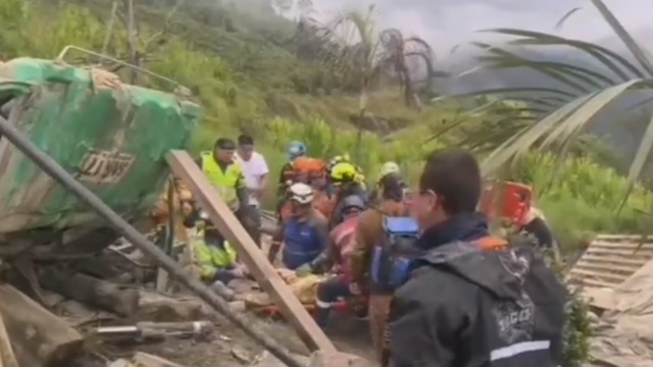 Imágenes del tractocamión involucrado.