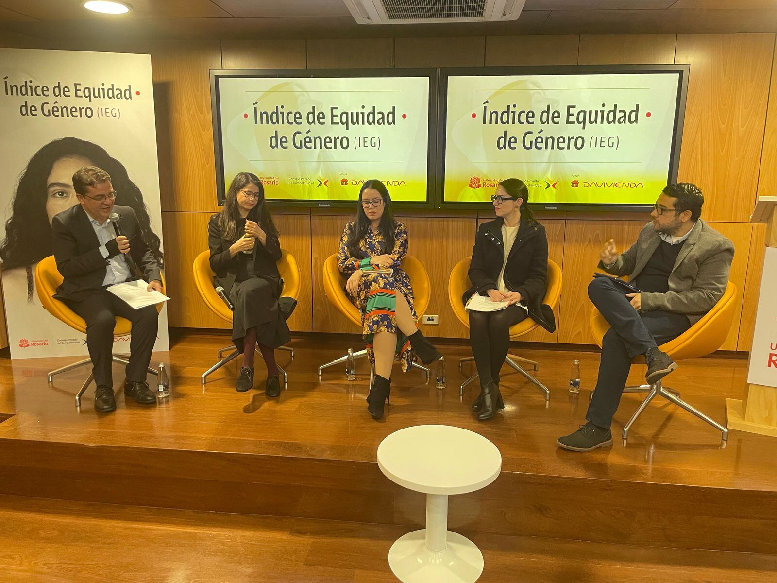 Panelistas lanzamiento