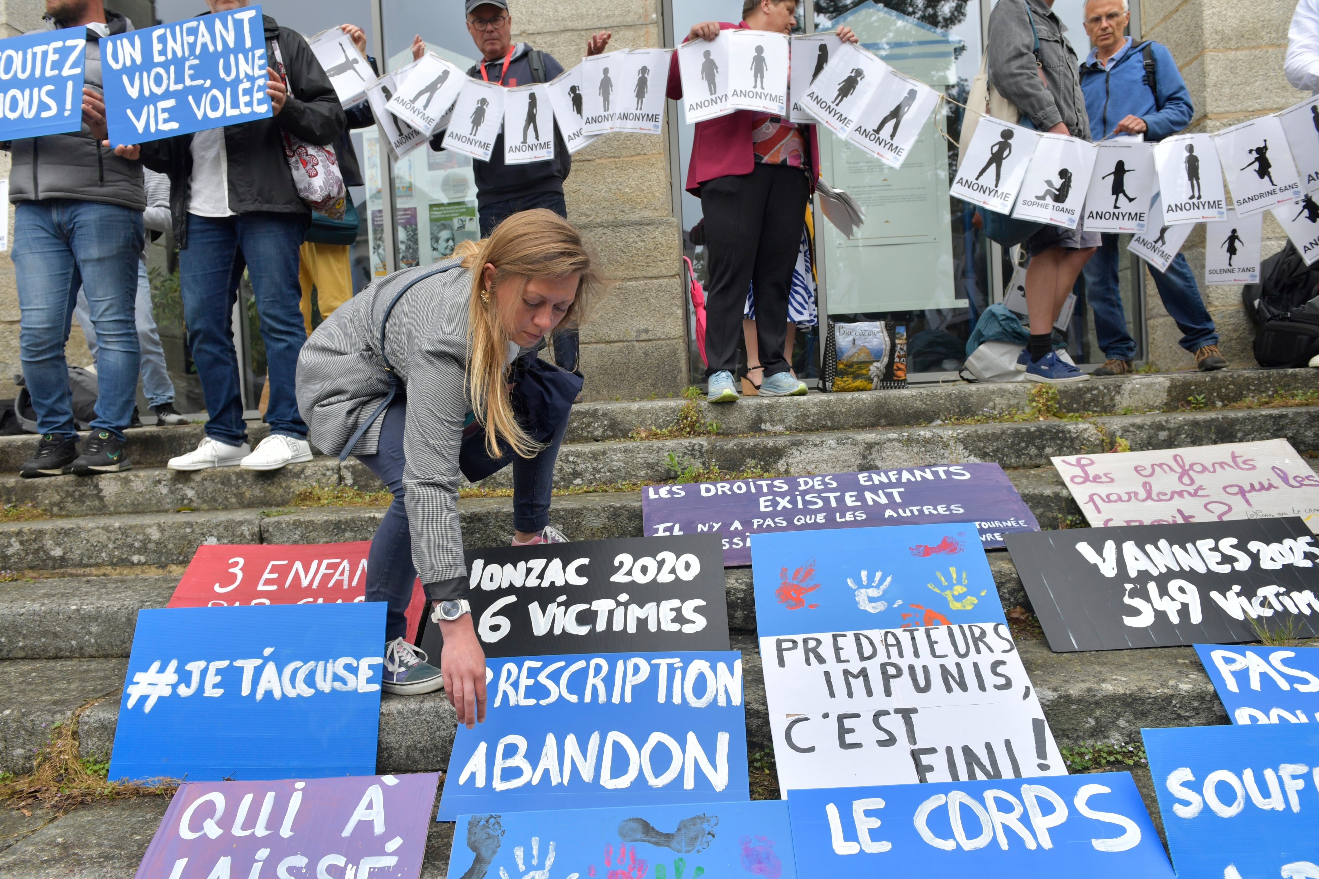 Protestas en Francia por condena contra cirujano condenado por abusar de más de 300 víctimas.