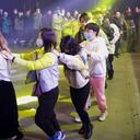 Año Nuevo en Wuhan: aglomeraciones en las calles y discotecas a reventar