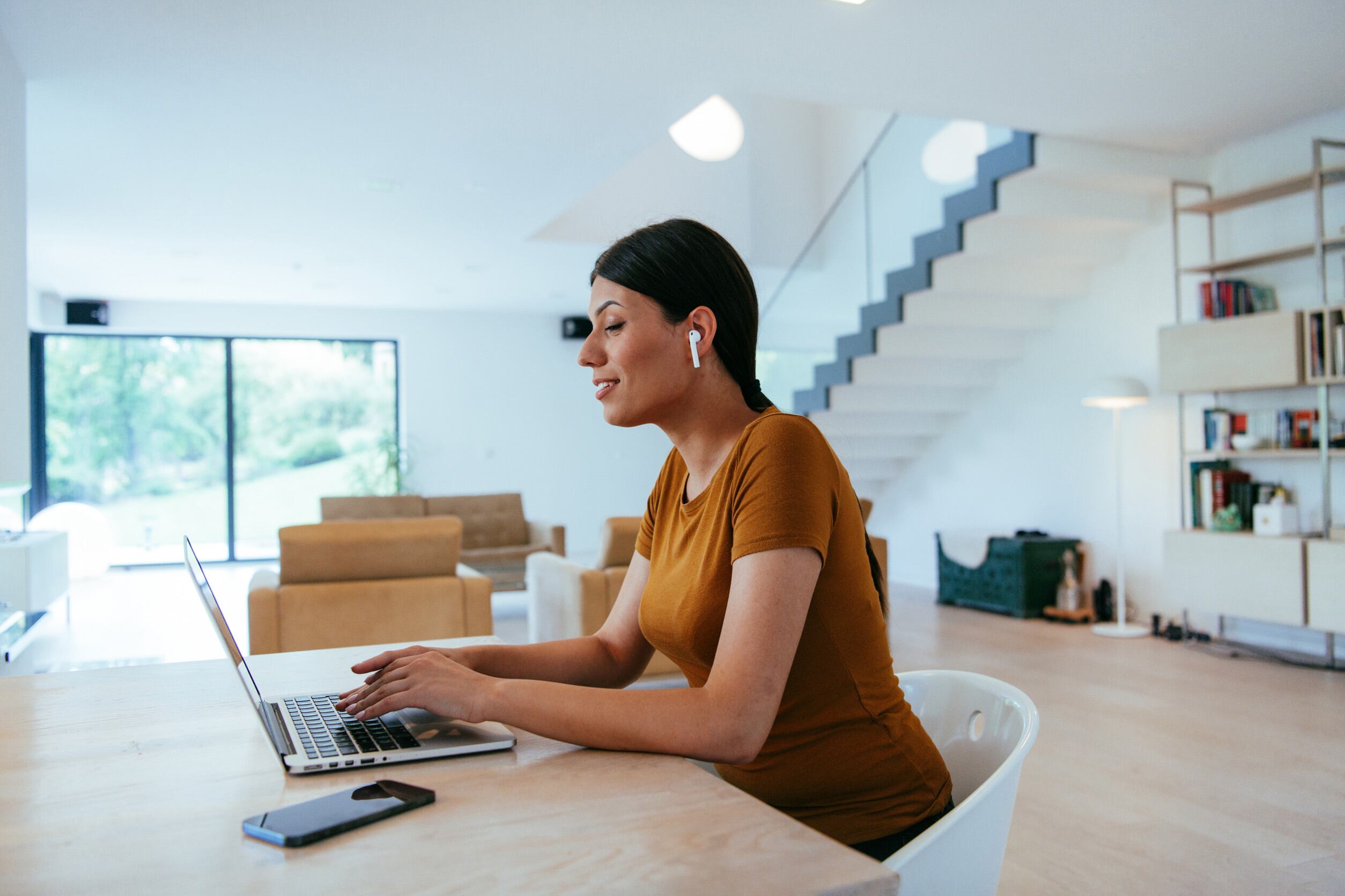 Ministerio de Justicia advierte sobre sanciones a propietarios que usan su vivienda para negocios.