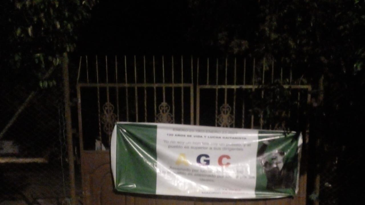 El cartel de las Autodefensas Gaitanistas de Colombia (AGC) apareció en la institución educativa San Pedro Claver.