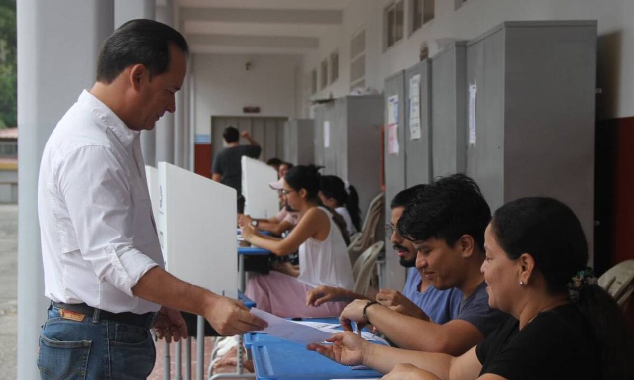Henry Cucalón confirma su participación en las elecciones de Ecuador.