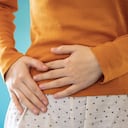 Los gases intestinales son una molestia causada en ocasiones por consumir alimentos que caen mal en la digestión