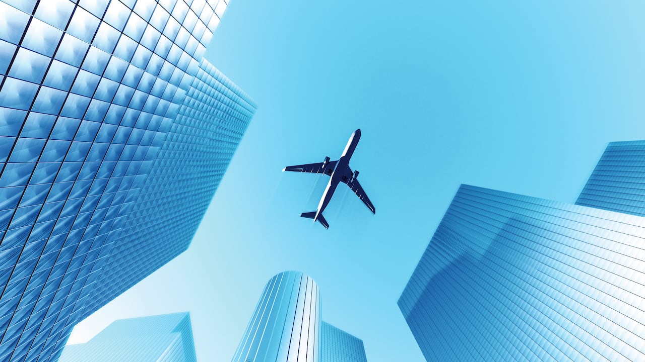 Gracias a su ubicación geográfica estratégica, Colombia es un punto clave para la llegada de visitantes internacionales, con 28 aerolíneas, más de 1.400 frecuencias semanales y más de 260.000 sillas.