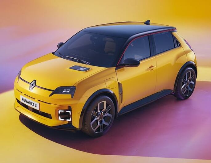 El Renault 5 ha tenido una muy buena salida en Francia. Compite con Tesla.