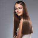 Para muchas mujeres, la mejor forma de llevar su cabello es alisarlo.