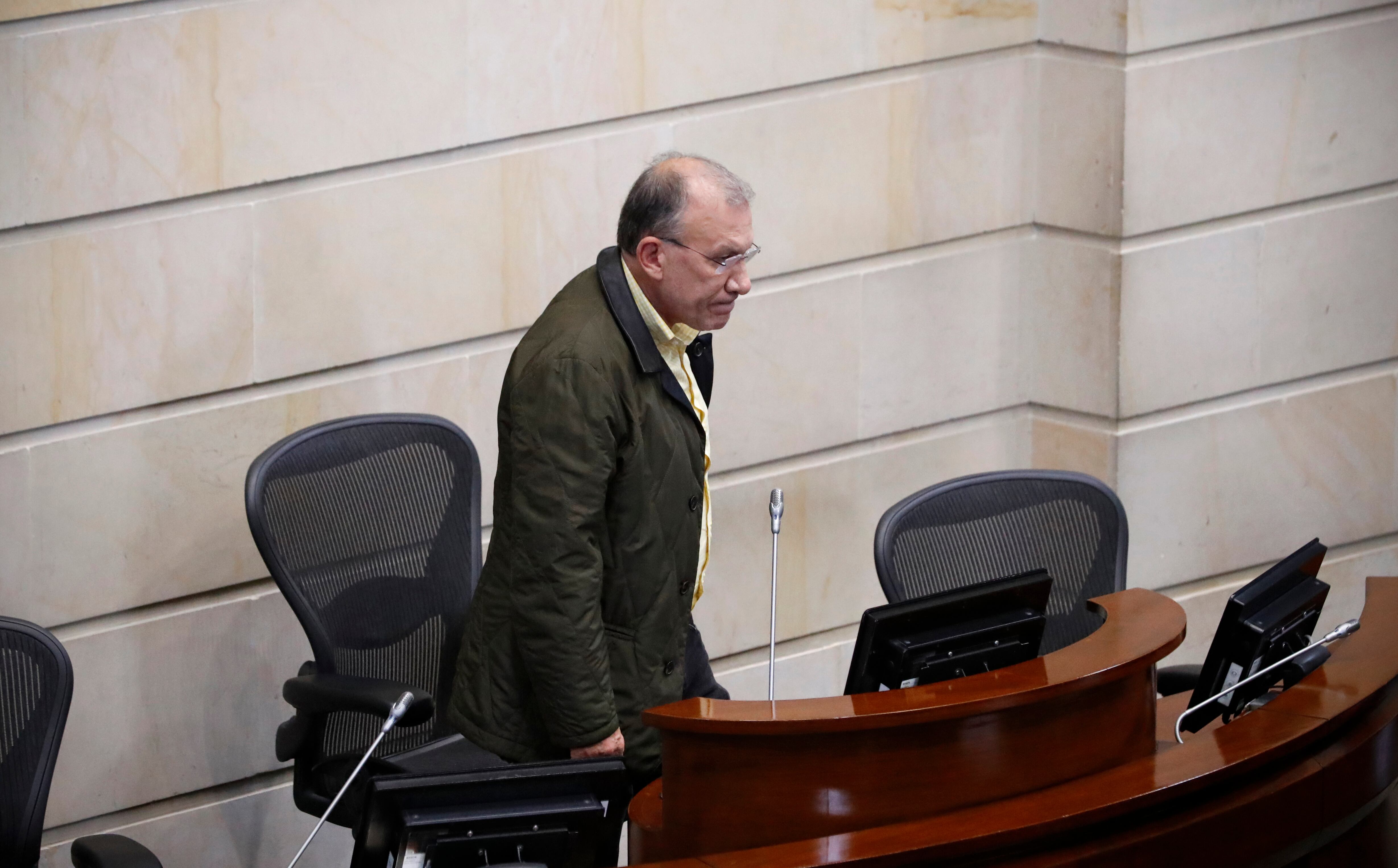 Congresistas saludan al presidente del Senado luego que el Consejo de Estado anulara la elección de Roy Barreras como senador por doble militancia
Bogota mayo 5 del 2023
Foto Guillermo Torres Reina / Semana