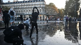La Prefectura de Policía de París desplegó una unidad especializada en contener la violencia este domingo.