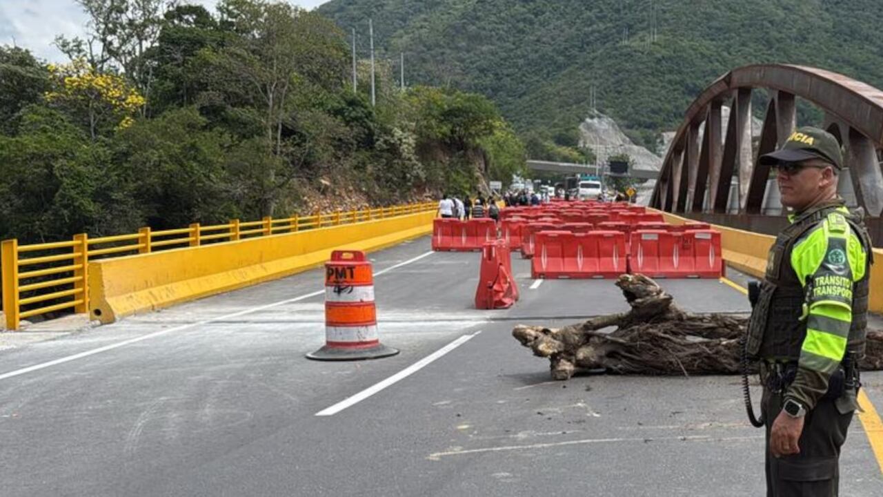 Bloqueos en la vía Bogotá - Girardot tiene atrapadas a cientos de personas: hay niños afectados
