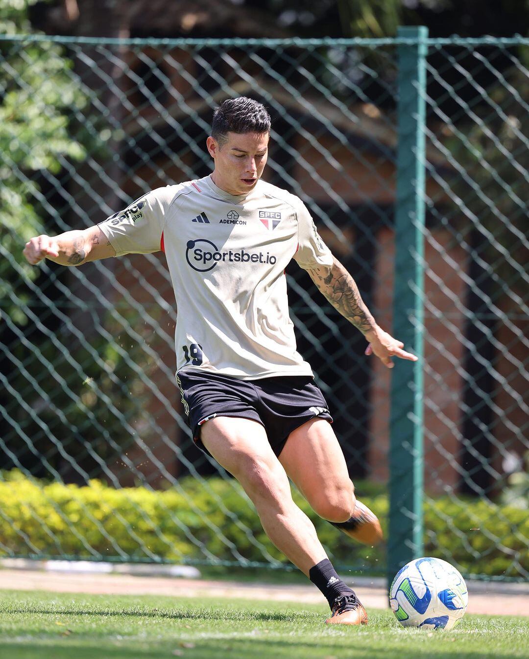 James Rodríguez sumó su primer título con el São Paulo.