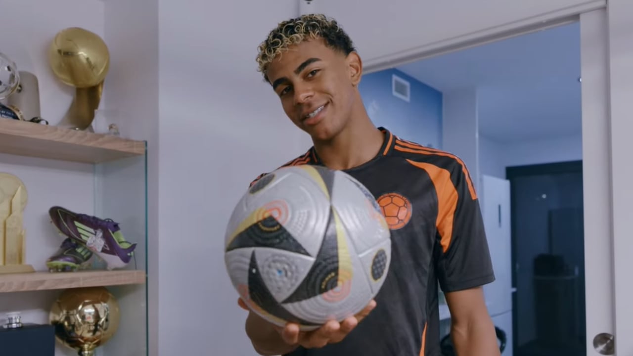 Lamine Yamal vistiendo la camiseta de Luis Díaz en su primer video de YouTube