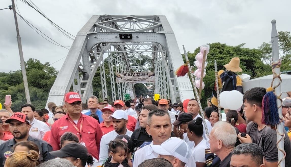 Las autoridades de los dos países oficializaron esta apertura a través de la firma del Protocolo de la Habilitación del Puente Unión.