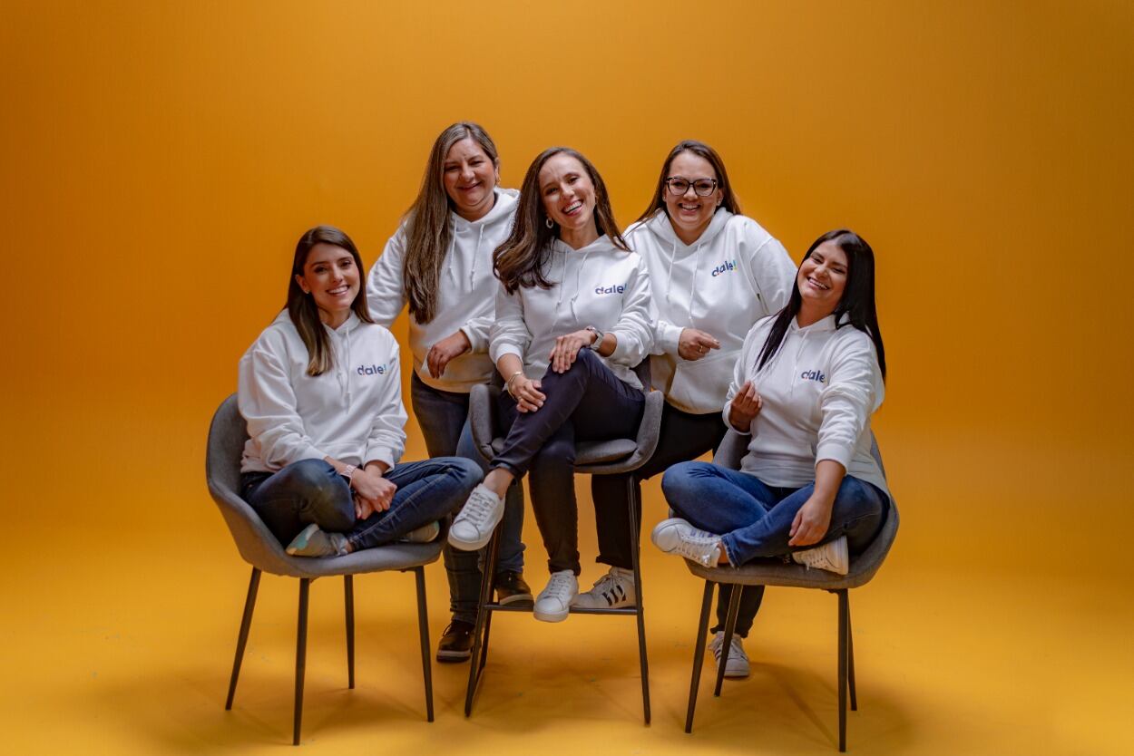 En dale! (la billetera digital del grupo) el 67 por ciento de la fuerza laboral está conformada por población femenina y el 52 por ciento de sus usuarias son mujeres.