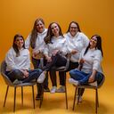 En dale! (la billetera digital del grupo) el 67 por ciento de la fuerza laboral está conformada por población femenina y el 52 por ciento de sus usuarias son mujeres.