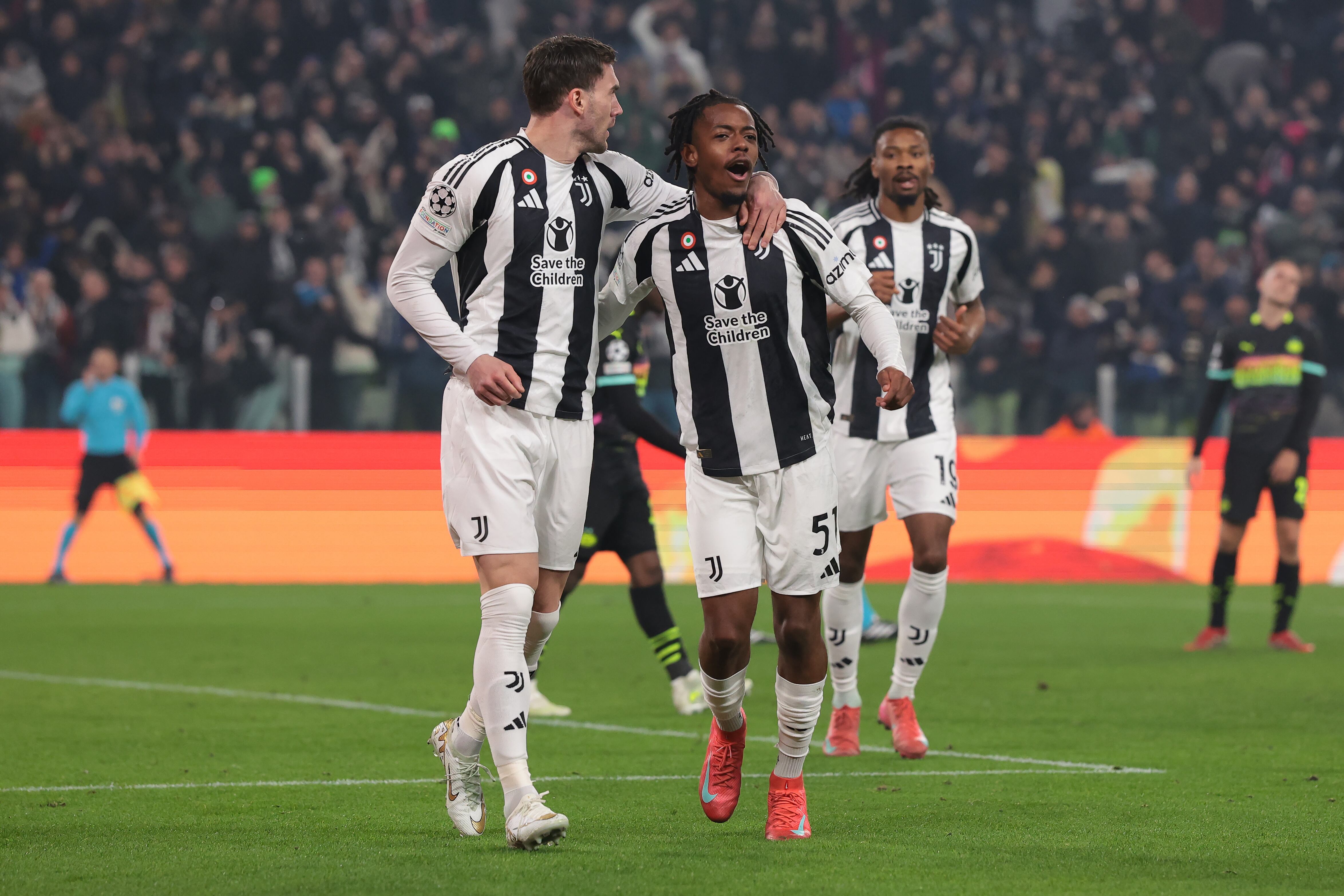 Juventus gana al PSV ante su público.