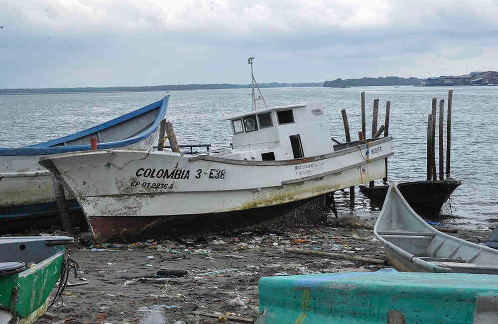 La ausencia de barcos pesqueros en Tumaco refleja la falta de oportunidades en la región.  Foto: Danilo Canguçu