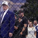 El presidente Donald Trump permanece en el ring después de que Justin Gaethje derrotara a Ilia Topuria en una pelea por el título de peso ligero durante el evento UFC Freedom 250 en el jardín sur de la Casa Blanca.