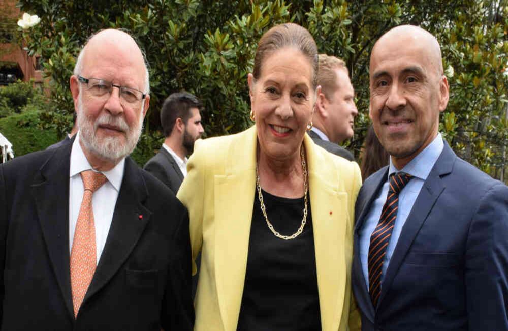 Álvaro Tirado, Elvira Cuervo de Jaramillo y Daniel Castro.