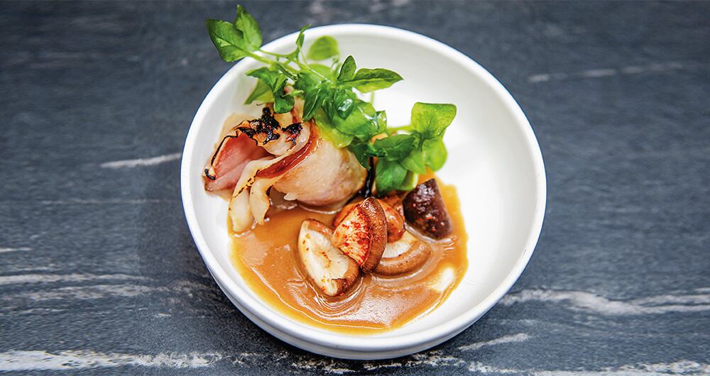 En El Chato solo se trabaja con ingredientes locales del país, aunque gran parte de la preparación de los platos incluye las técnicas internacionales que Clavijo aprendió en varios de los mejores restaurantes del mundo.