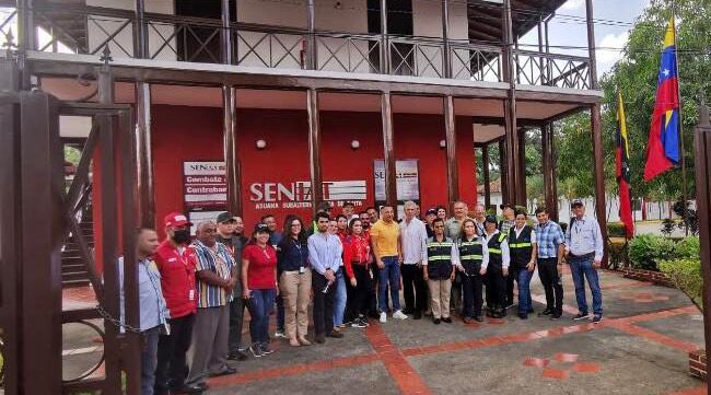 Las delegaciones visitaron el Seniat.