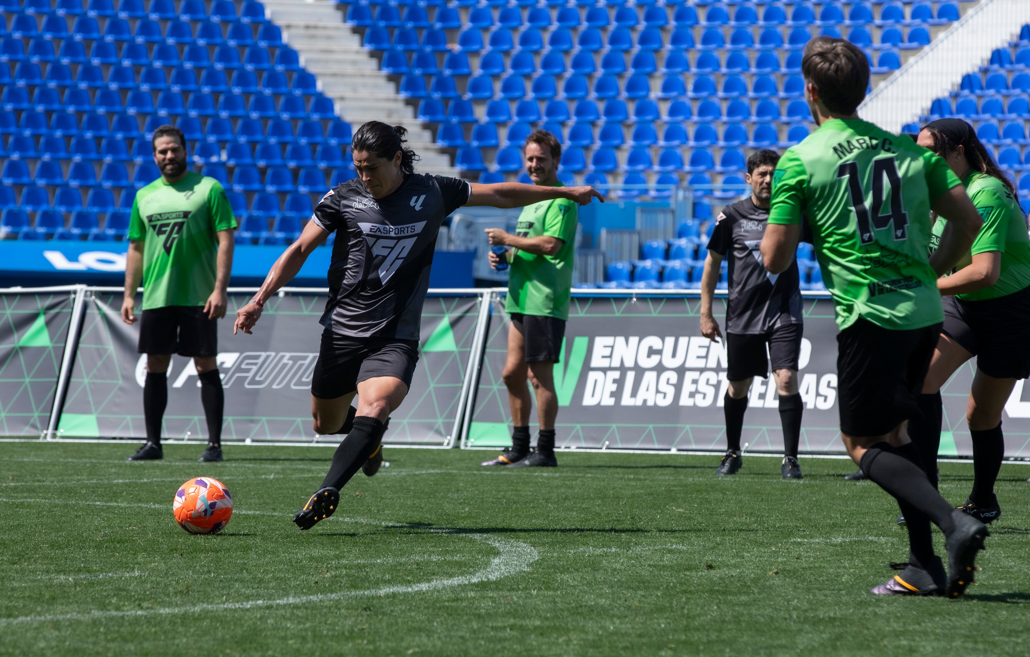 Cristo Fernández, conocido por su personaje Dani Rojas en 'Ted Lasso', mostró lo que sabe (y lo que no). Gran presencia y entrega.