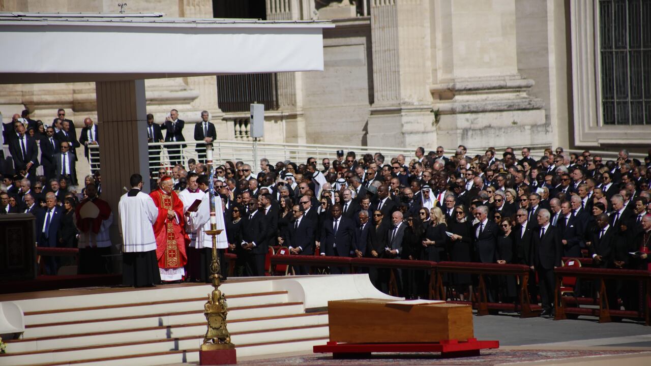 Los mandatarios se sentaron unos al lado de otros.
