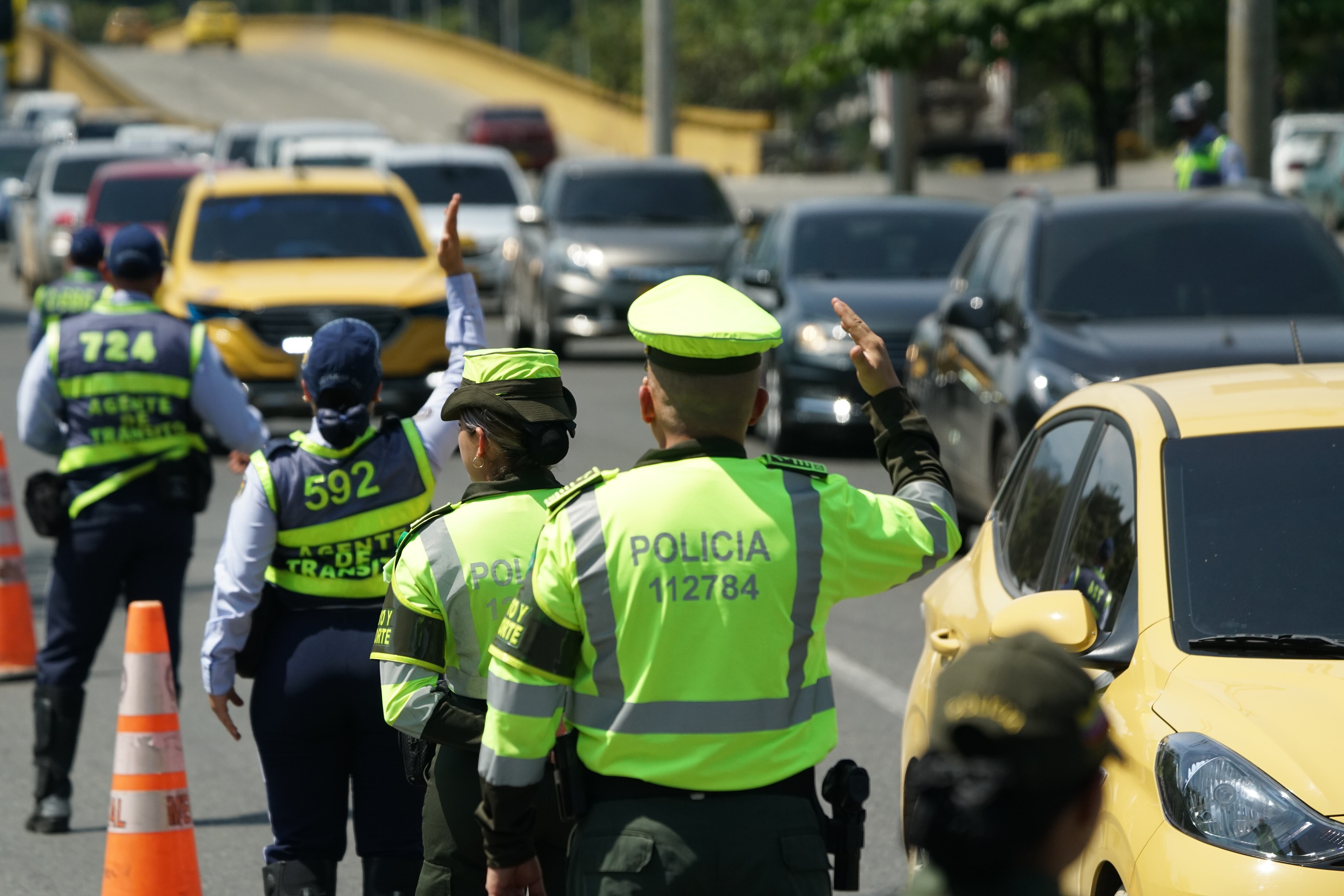 Refuerzan seguridad vial para el puente festivo de San Pedro y San Pablo. La Gobernación del Valle del Cauca tendrá un amplio despliegue operativo con más de 100 agentes y reguladores de tránsito que acompañarán la movilidad de propios y turistas el fin de semana.