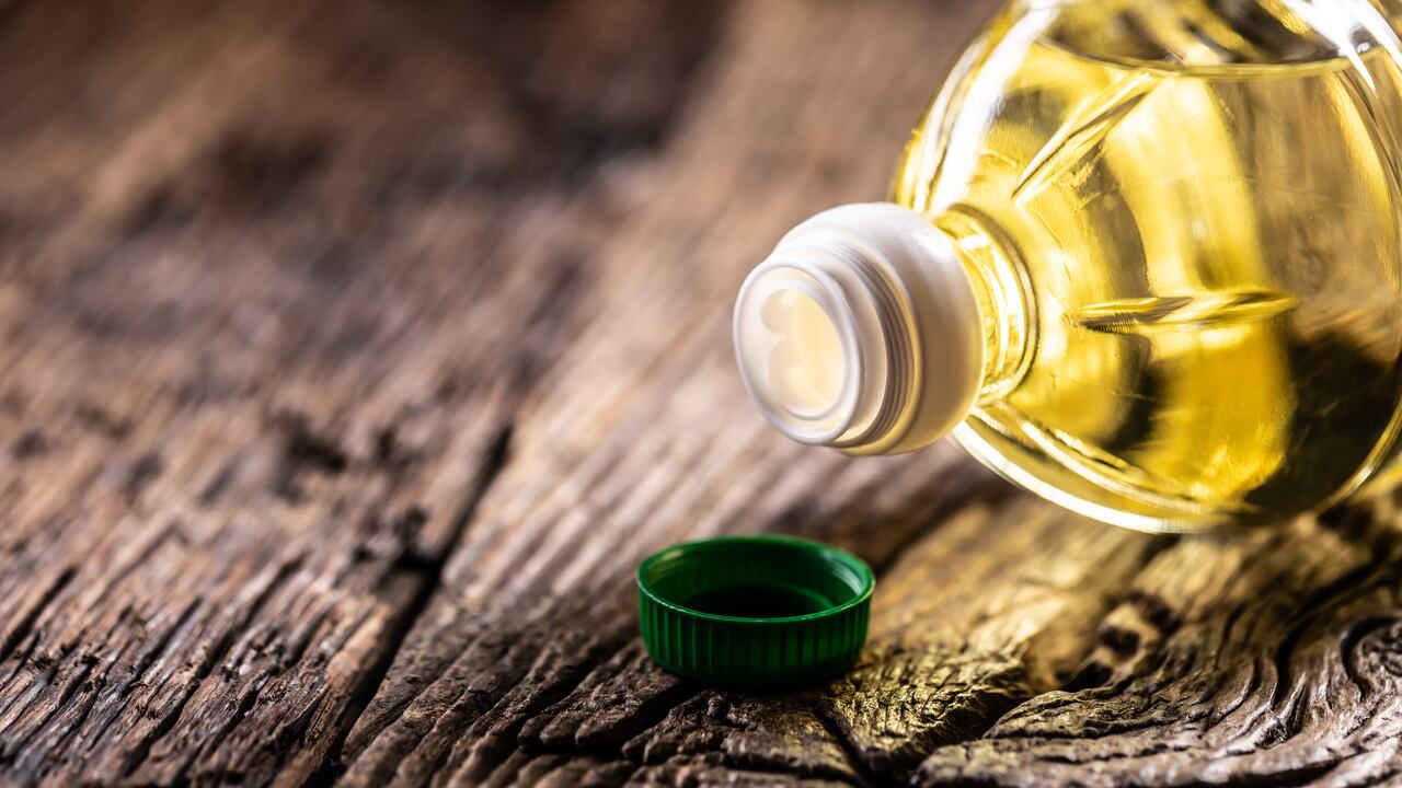 El uso de aceite de cocina sobre el cabello se ha popularizado.