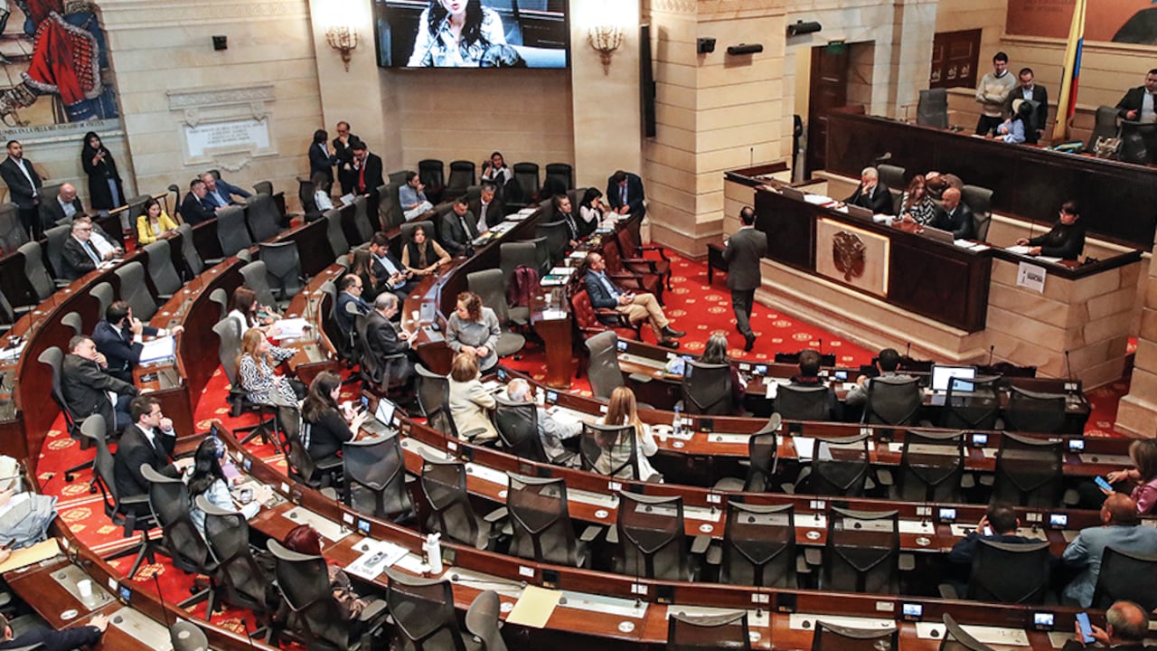 Avanza en el Congreso un nuevo proyecto para reducir el salario de los congresistas.