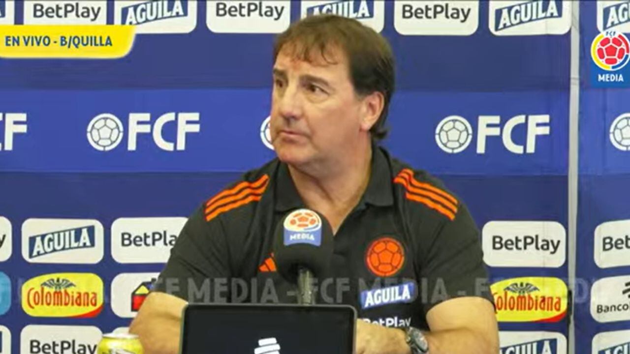 Néstor Lorenzo en rueda de prensa.