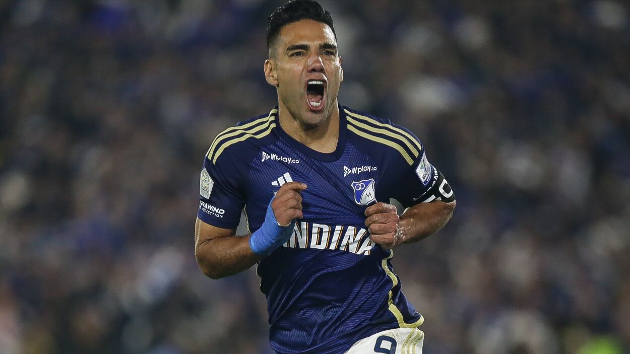 Radamel Falcao García celebra su primer gol con Millonarios en el estadio Nemesio Camacho El Campín de Bogotá.