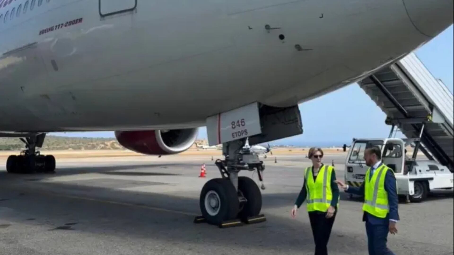 Laura Dogu recibe las seis toneladas de medicamentos