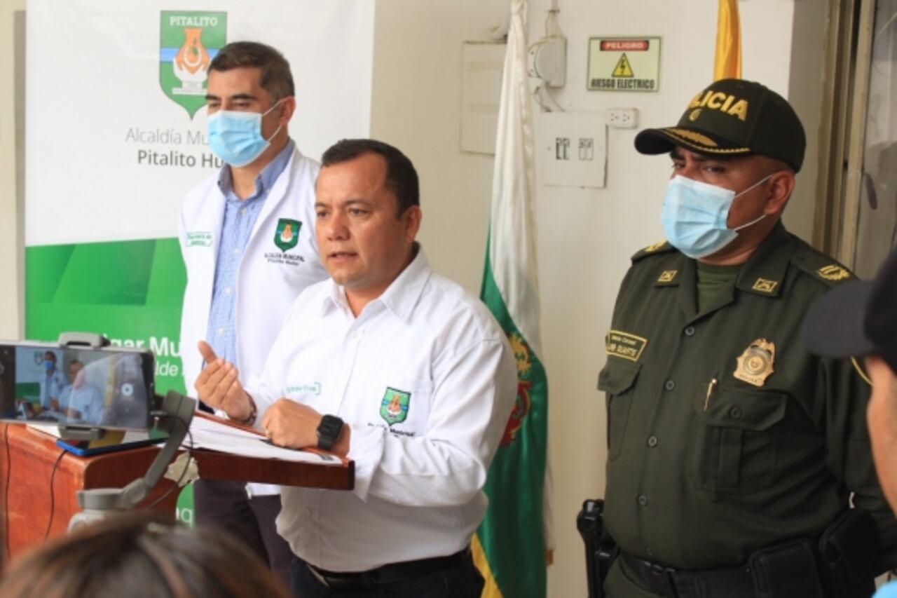 El alcalde de Pitalito, Edgar Muñoz Torres dijo que desde el 21 hasta el 28 de noviembre del presente año se lograron 2 capturas por orden judicial por fuga de presos, 2 por tráfico, fabricación de armas de fuego y tentativa de homicidio, 1 por hurto, 1 captura por lesiones personales y 1 captura por violencia intrafamiliar, para un total de 7 personas aprehendidas en la localidad.