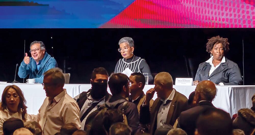  Bajo tres resoluciones, la Colombia Humana no solo suspende a los afiliados opositores a sus directivas, sino que desautoriza a las asambleas departamentales y municipales.