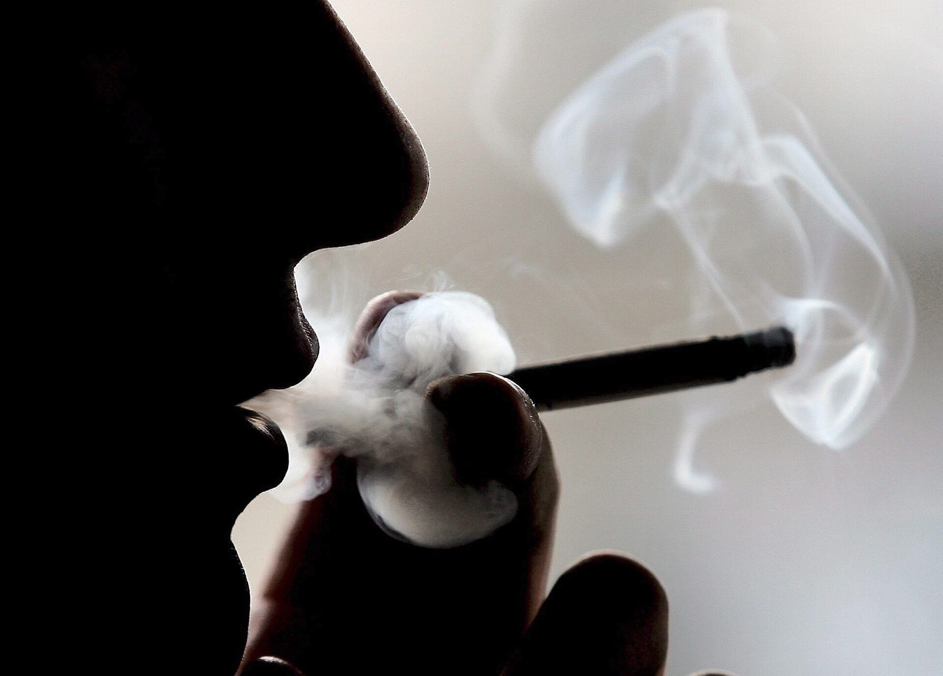 60 % de los  problemas y accidentes  cerebrovasculares en Colombia tiene entre sus antecedentes el humo del cigarrillo.