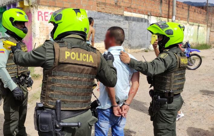 En el intento de fuga el señalado ladrón habría realizado varios disparos con arma traumática.
