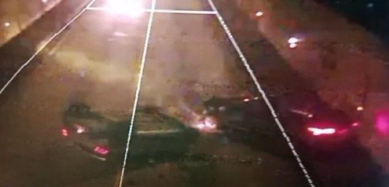 El tránsito está suspendido en el túnel Renacer debido a un accidente de tránsito que involucró dos vehículos particulares, con cuatro heridos graves.