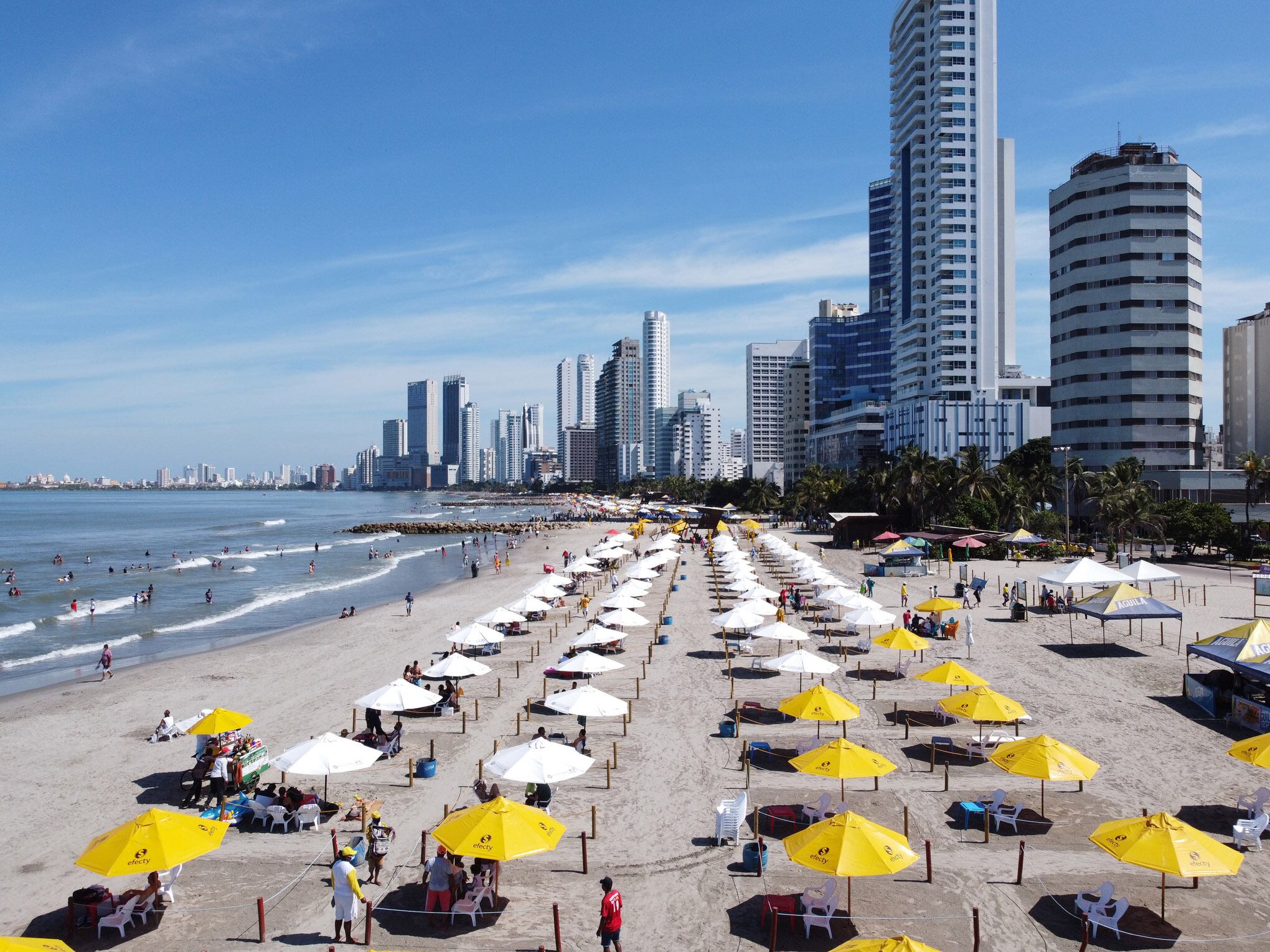 Playa de "El Boni", en Bocagrande, Cartagena. Enero 10 del 202.
Foto Guillermo Torres Reina / Semana